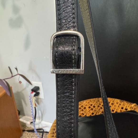 Picard Elegant Black Leather Crossbody Bag - Picture 5 of 16